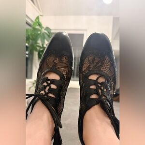 Chic Black Lace Women's Flats